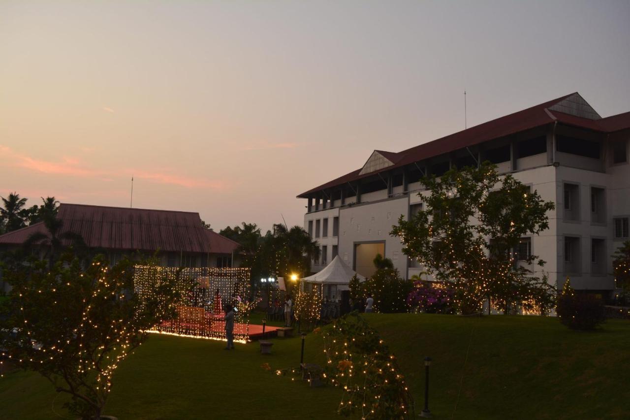 Angamaly Convention Centre Hotel Kochi Exterior foto